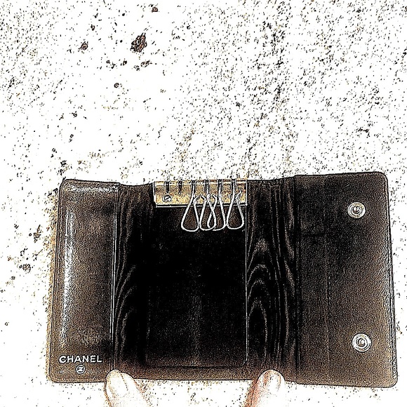 AUTHENTIC CHANEL KEY/CARD HOLDER EUC - Picture 8 of 8